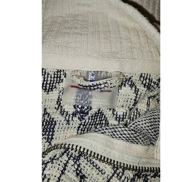 New Free People Hole In One Half Zip Pullover Sweater FP MOVEMENT $168 SMALL - Picture 8 of 8